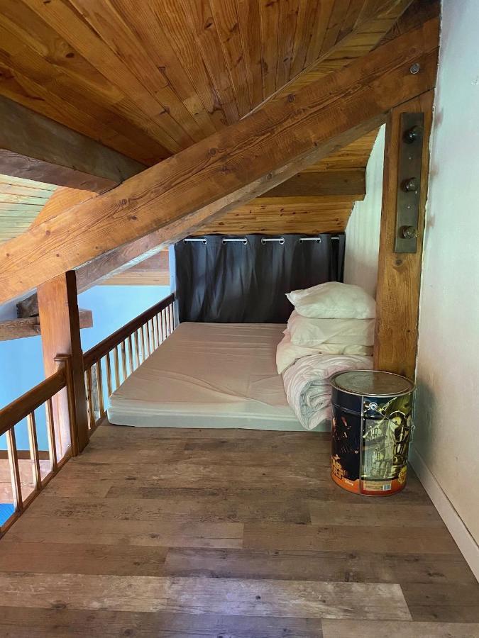 Maison les pieds dans l'eau Villefort  Extérieur photo